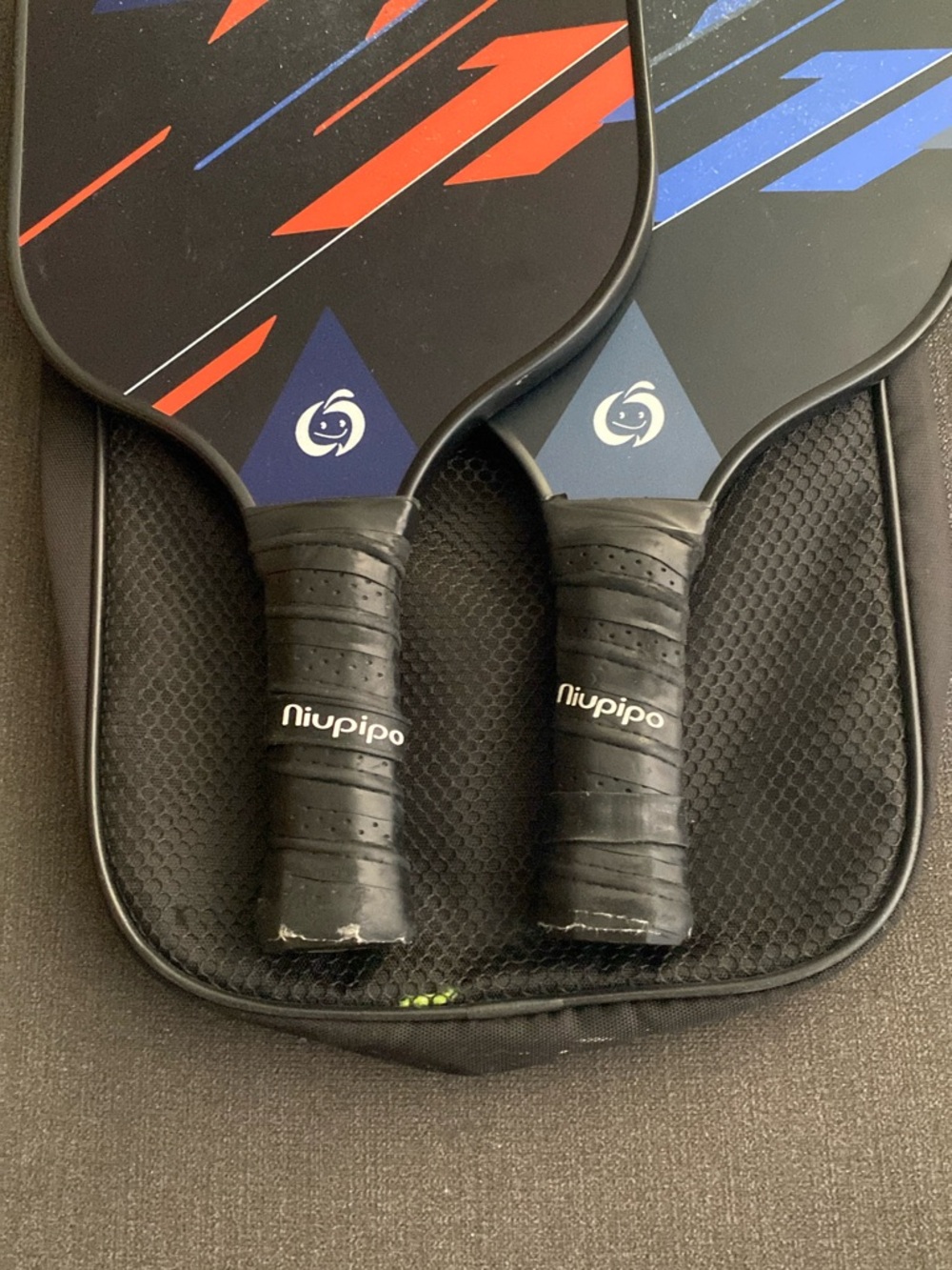Niupipo Two-Piece Pre-owned Pickleball Paddle Set with 11 balls & Carry bag